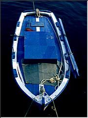 Nafpacto: pequeño bote amarrado © José María Ciordia