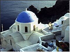 Santorini: vista sobre la bahía y cúpula azul © José María Ciordia