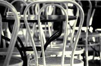Atenas: sillas de una café